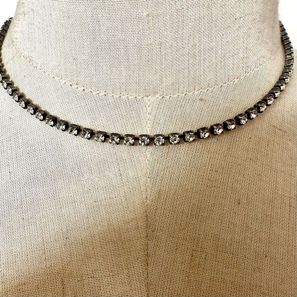Single strand rhinestone necklace
